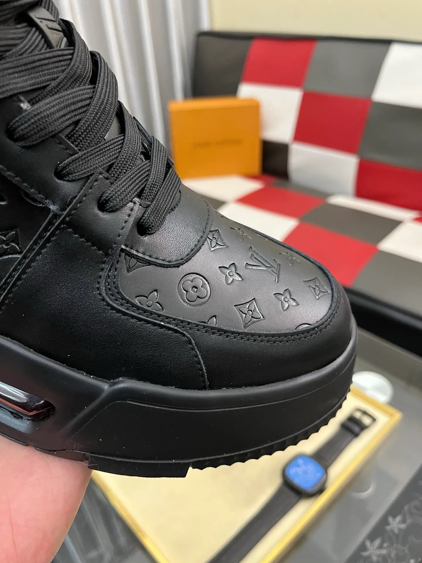 Ex-factory price: 438⌚️⌚️[LOUIS VUITTON] Same style as Louis Vuitton* official website 🚹Men's high-top casual shoes❤️Same style as popular celebrities and big names ~ Best-selling at home and abroad Lv focuses on the checkerboard series...Imported first-layer cowhide with special fabrics➕Full sheepskin lining➕Brand-specific hollow outsole, code number: 38-44